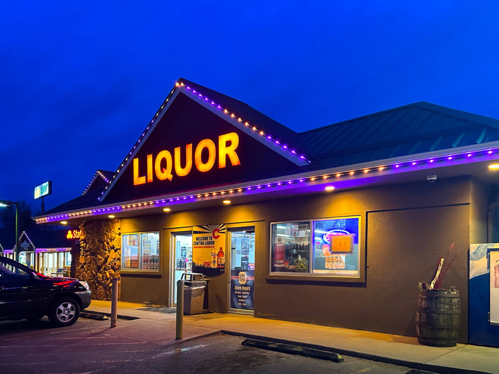 Cantina Liquor store lighting design